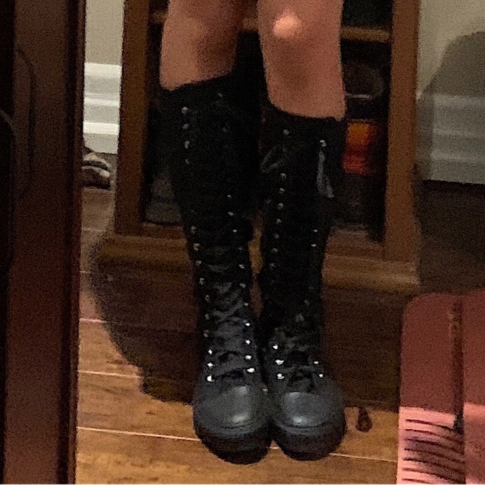 Demonia Deviant-303 black high calf bootie